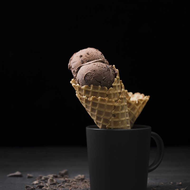 cones-with-ice-cream-cup-table